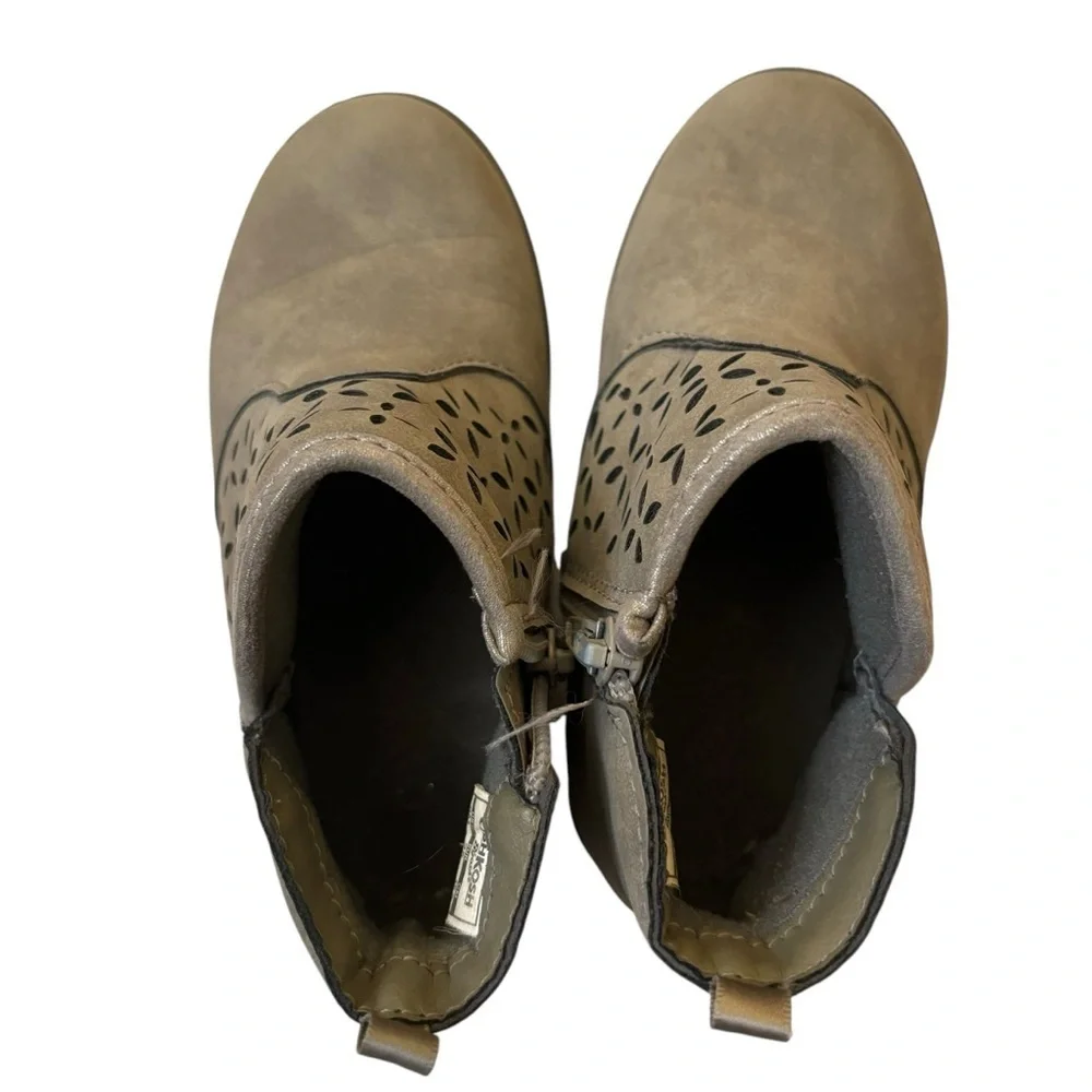 Osh’Kosh B’Gosh booties taupe cutout glitter detailed ankle boots size 9 TODDLER